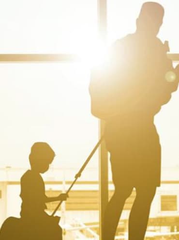 INDISPENSABLE TRAVEL ACCESSORIES TO BRIGHTEN UP YOUR JOURNEY