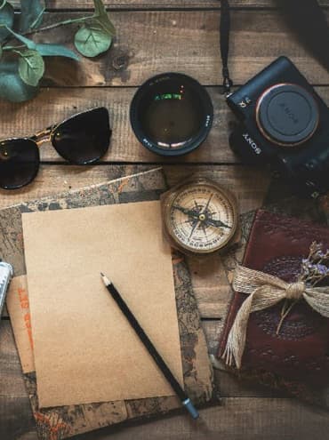 ESSENTIAL TRAVEL ACCESSORIES TO MAKE YOUR TRIP WONDERFUL